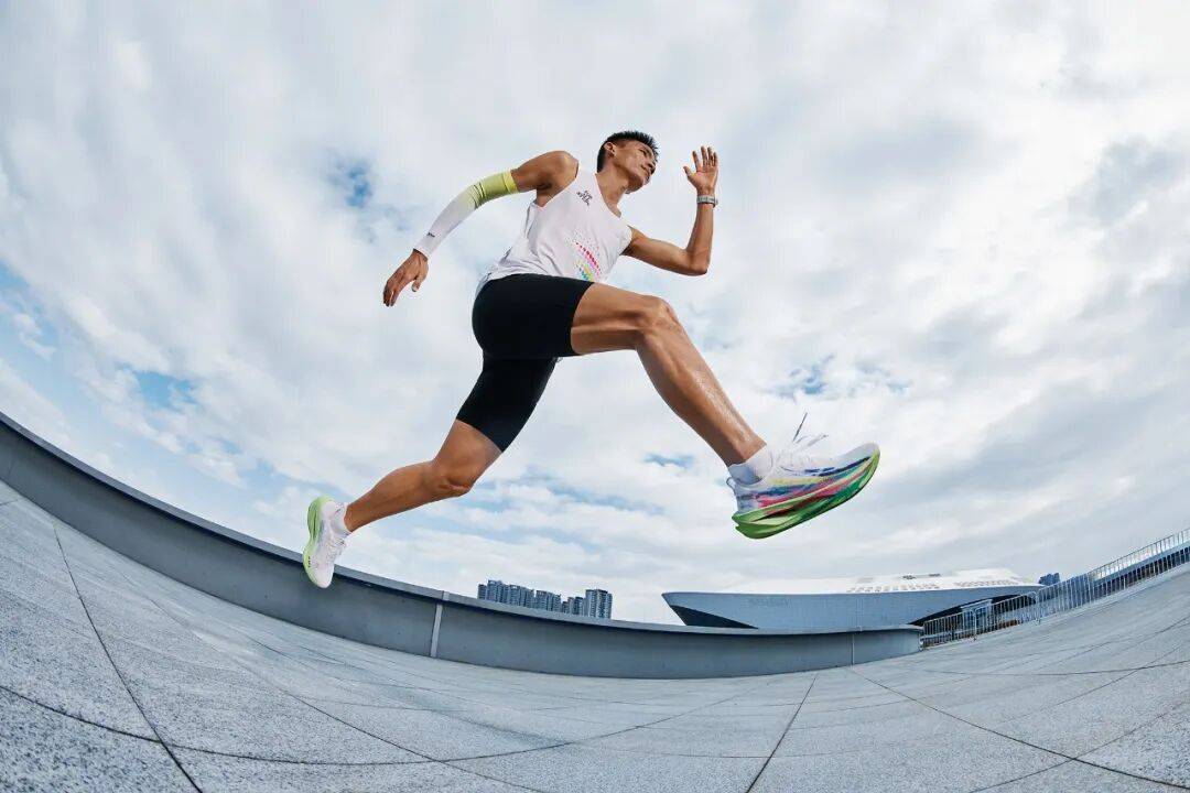 xingkong-中国马拉松跨入&amp;quot;205时代&amp;quot;背后，一款跑鞋的二十年押注